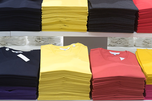 Top Benefits of Buying T-shirts in Bulk From a Wholesaler